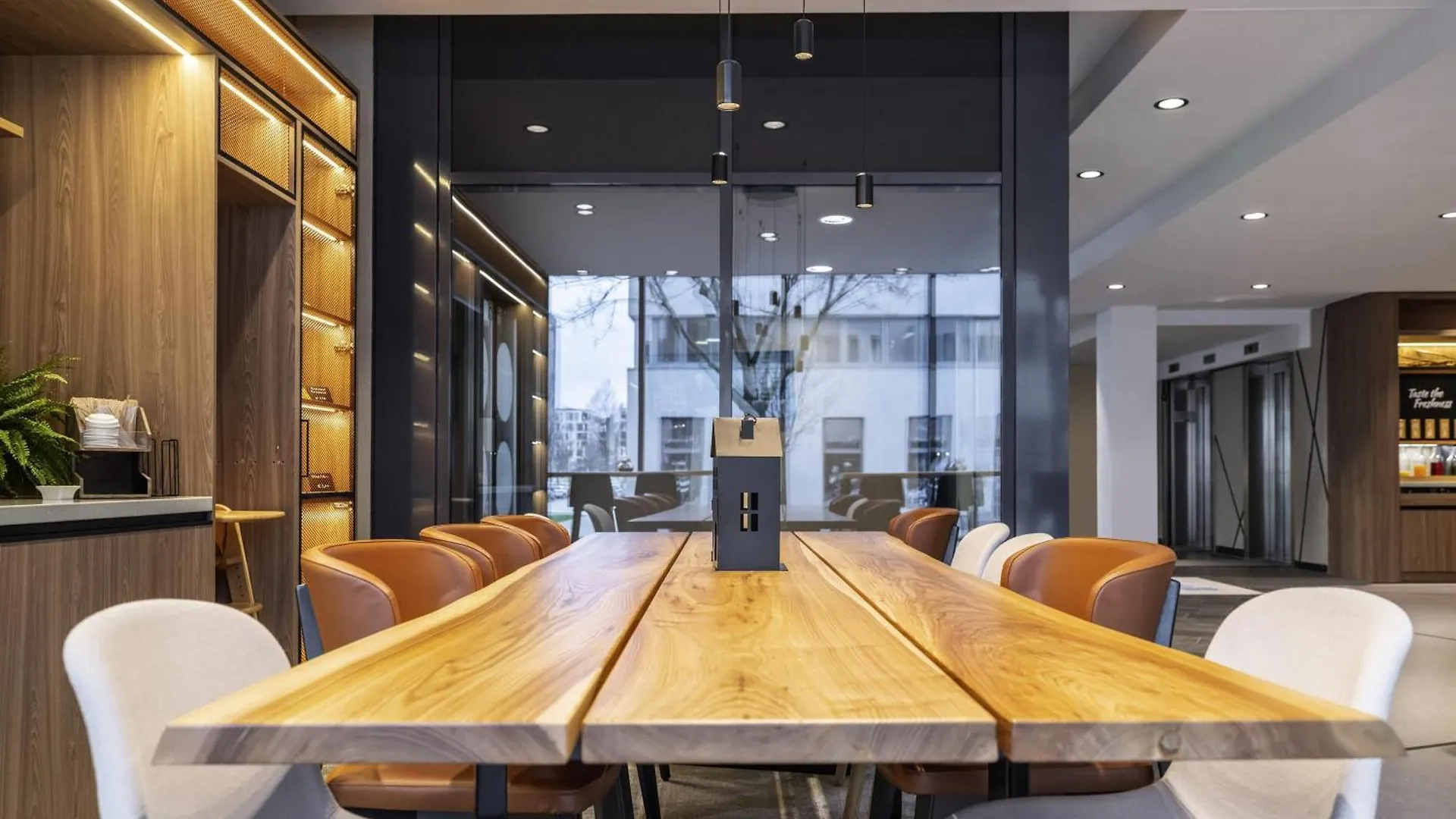 **** Отель Novotel Suites Wien City Donau Австрия